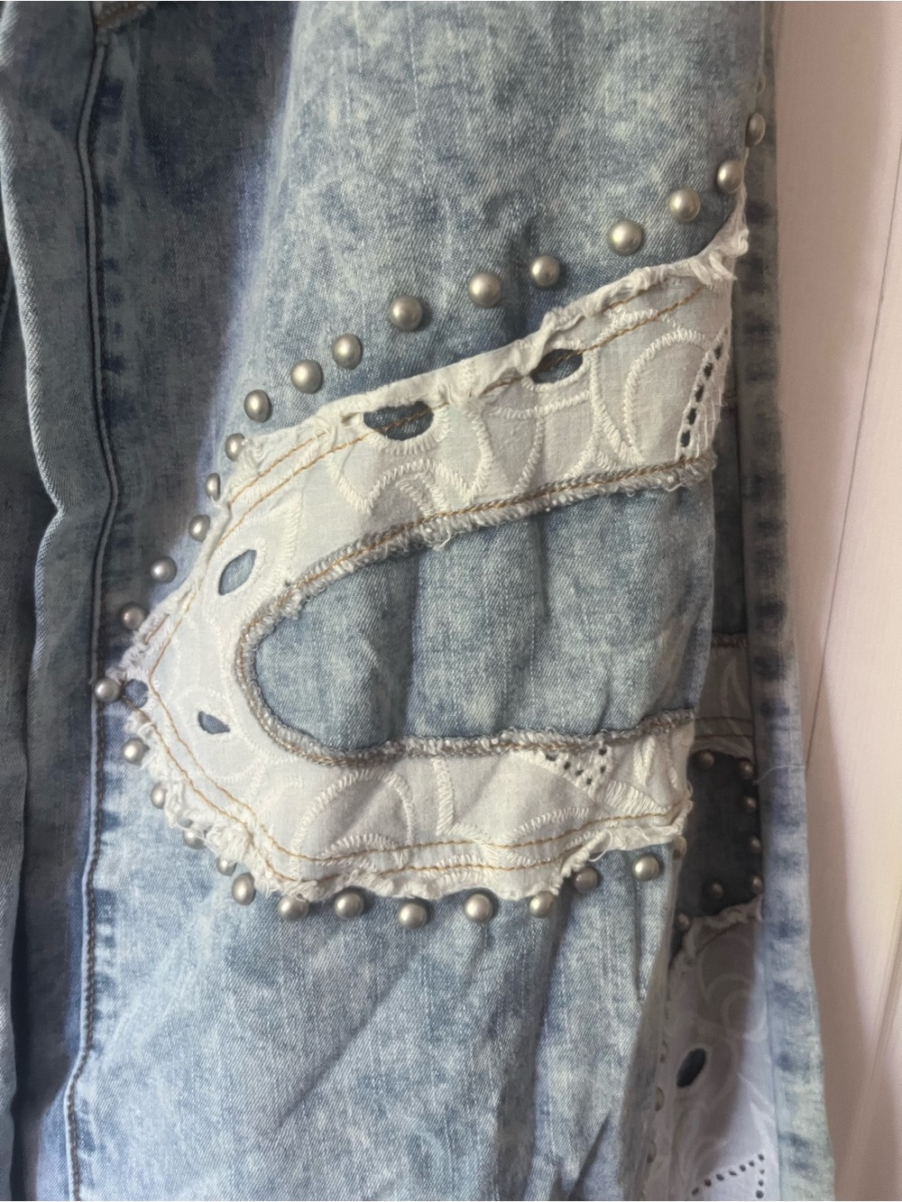 POL Light Wash Embroidered Super Wide-Leg Denim - Picture 5 of 10